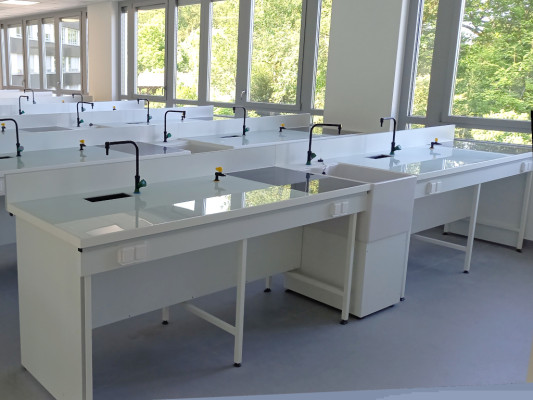 Paillasse Élève Humide pour Laboratoire Scolaire | POSSÉMÉ